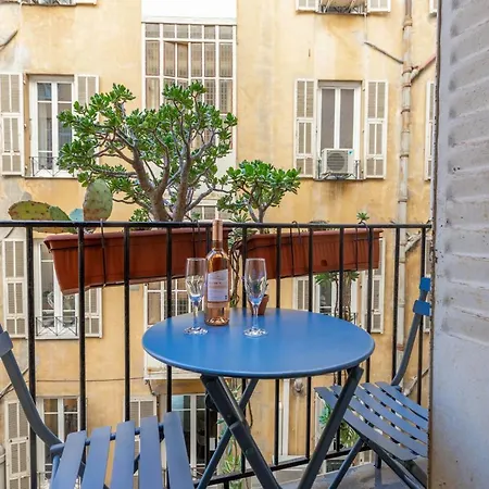 Art Deco Flat 45 M² Apartment *